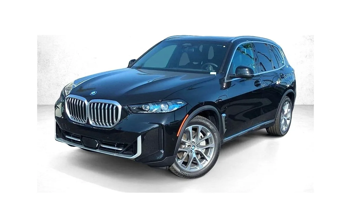 2026 BMW X5 xDrive50e in Black Sapphire