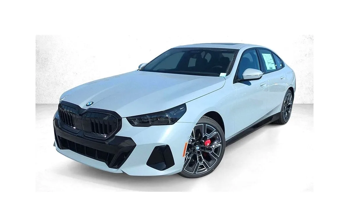 2027 BMW 530i xDrive Sedan in Brooklyn Gray