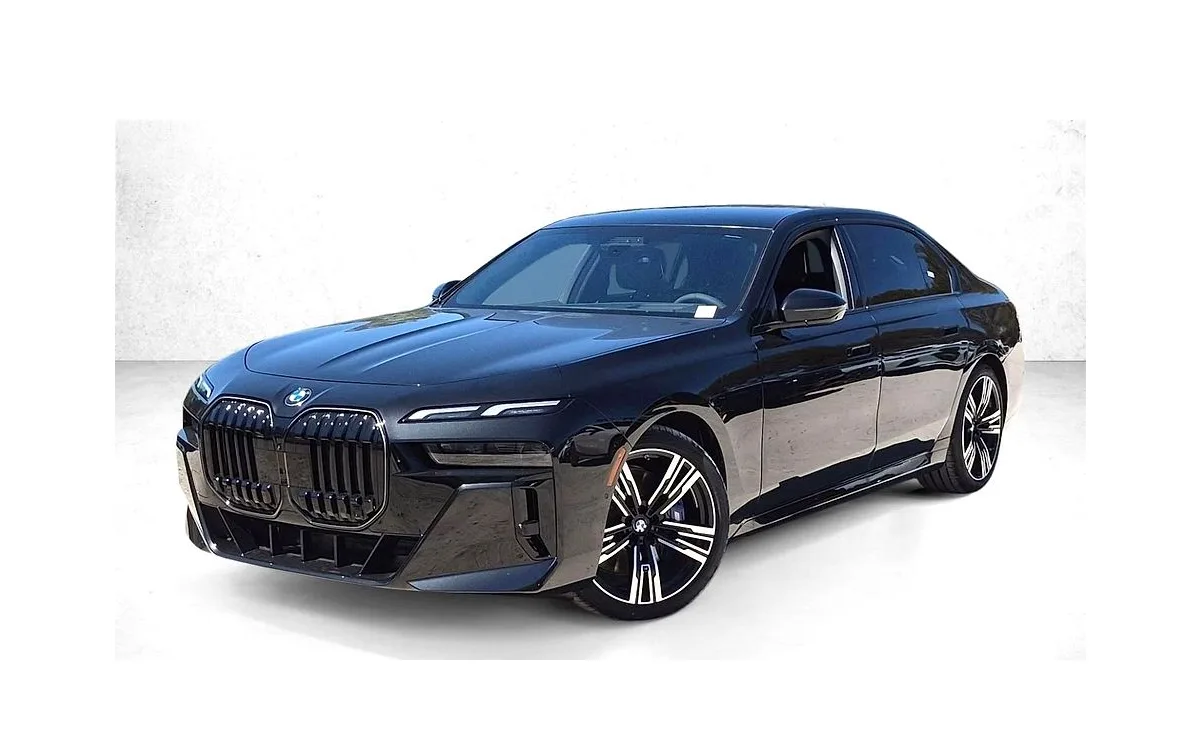 2026 BMW 740i Sedan in Black Sapphire