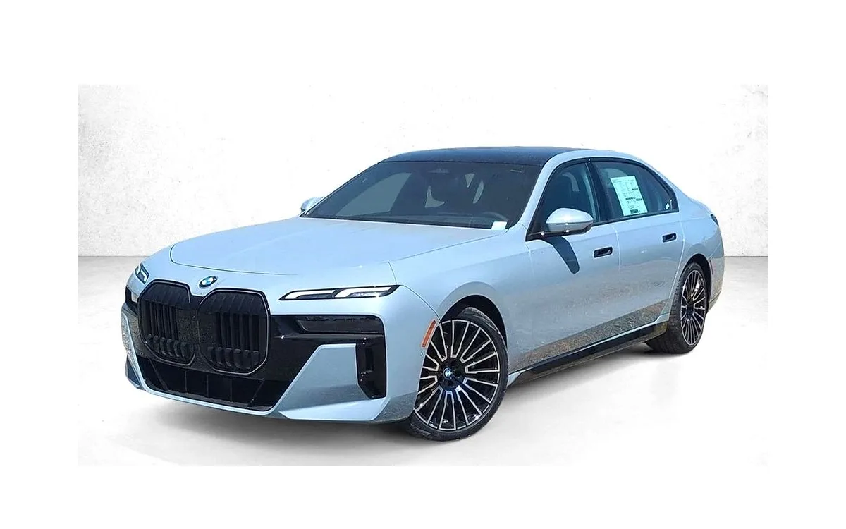 2026 BMW 760i xDrive Sedan in Brooklyn Gray