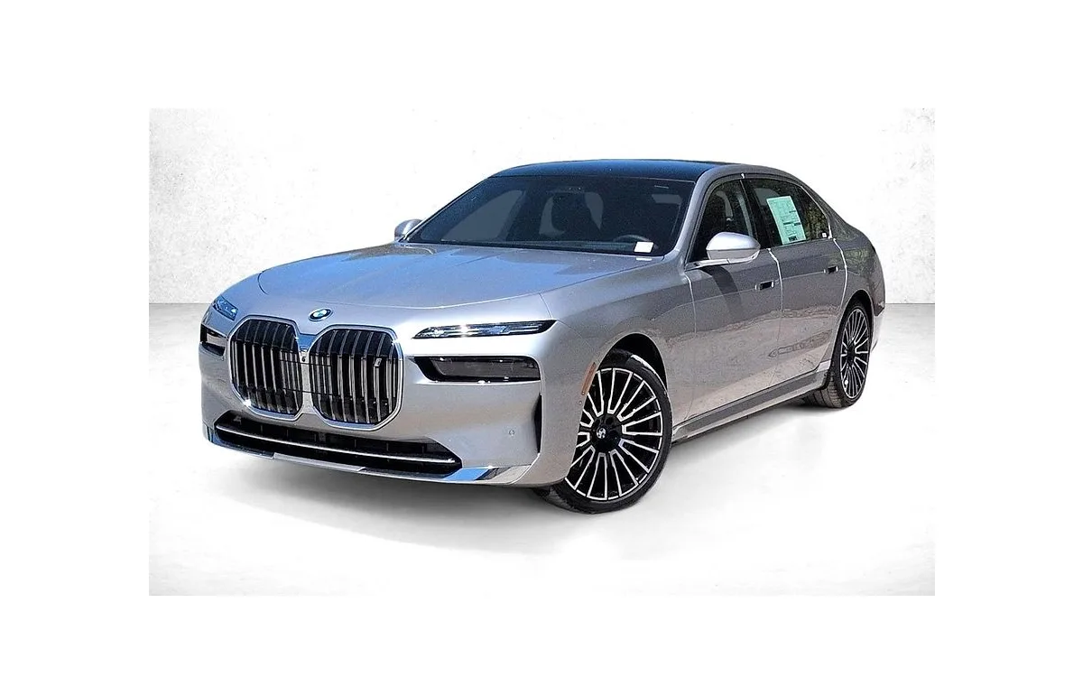 2026 BMW i7 in Space Silver